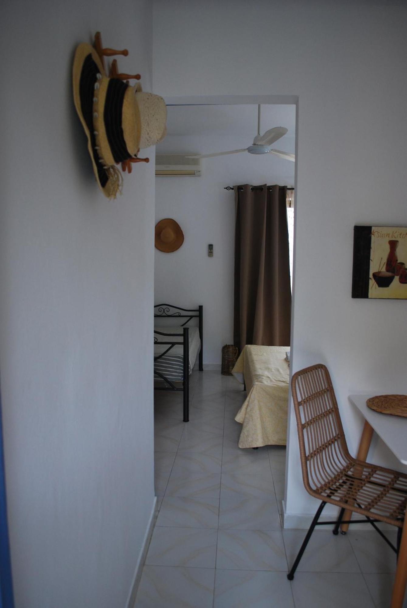 Sunset Rooms Agia Marina  ภายนอก รูปภาพ