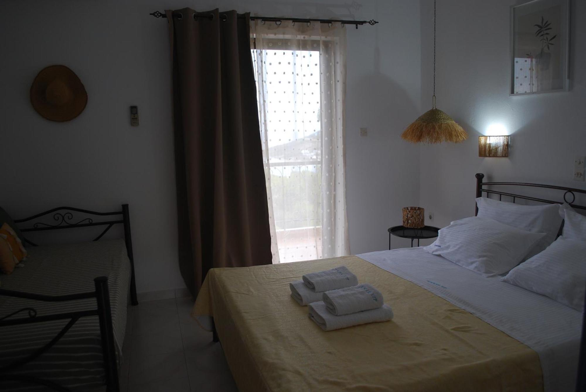 Sunset Rooms Agia Marina  ภายนอก รูปภาพ
