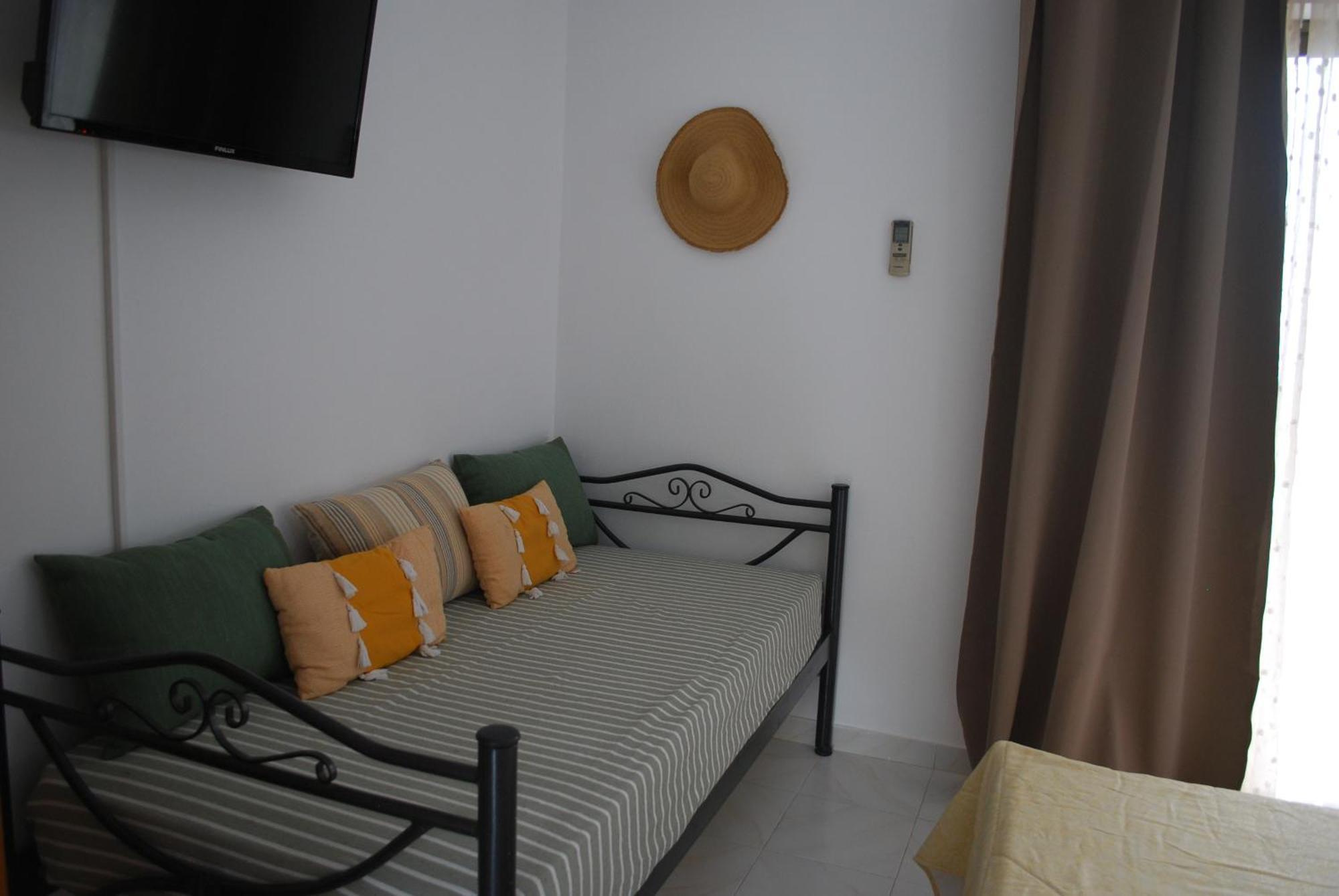 Sunset Rooms Agia Marina  ภายนอก รูปภาพ